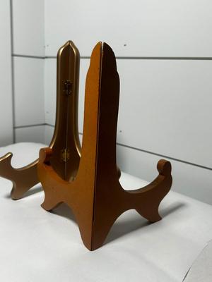2 tabletop display stands