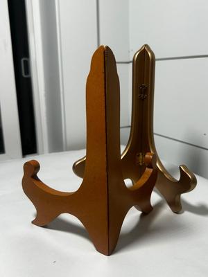 2 tabletop display stands
