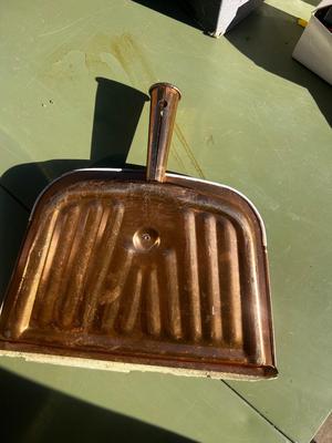 VTG - Copper dustpan w/floral design