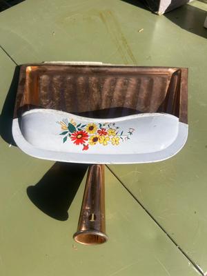 VTG - Copper dustpan w/floral design