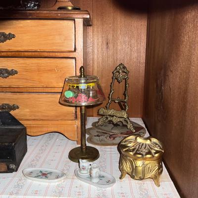 UBC1499 Antique Doll Dresser with Small Ivory Picture Frames and Miniatures