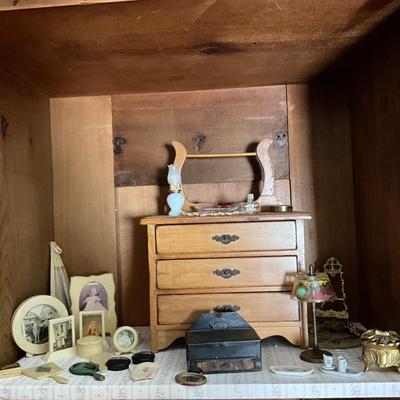 UBC1499 Antique Doll Dresser with Small Ivory Picture Frames and Miniatures