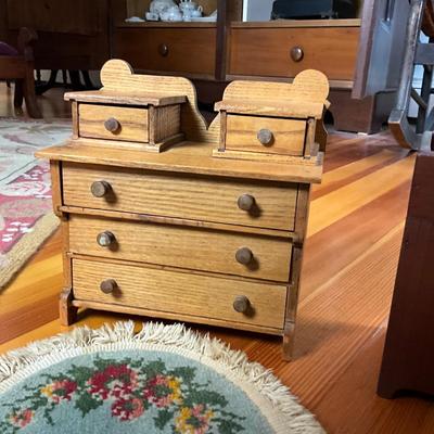 UBC1503 Child's Doll Size Vintage Drysink, Dresser, and Two Rugs