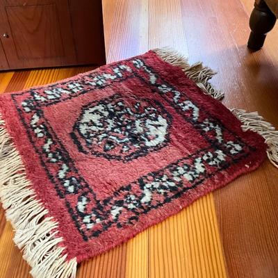 UBC1503 Child's Doll Size Vintage Drysink, Dresser, and Two Rugs
