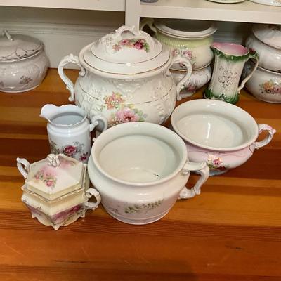 UBC1508 Antique 5pc Porcelain Floral Wash Set and Chamber Pot