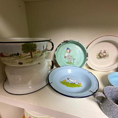 UBC1516 Large Lot of Vintage Children's Agate Set