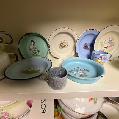 UBC1516 Large Lot of Vintage Children's Agate Set