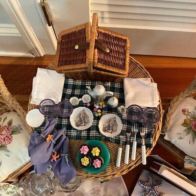 UBC1519 Lot of American Girl Doll Furniture and Accessories