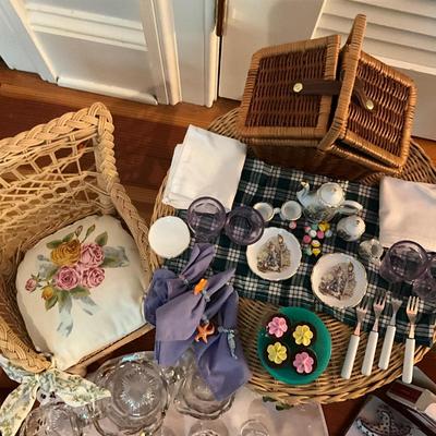 UBC1519 Lot of American Girl Doll Furniture and Accessories