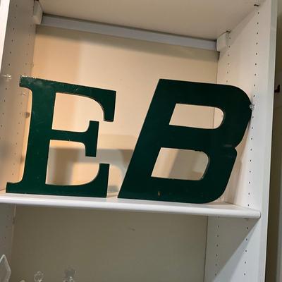 UBC1530 Large Wooden Letters "E” & “B”