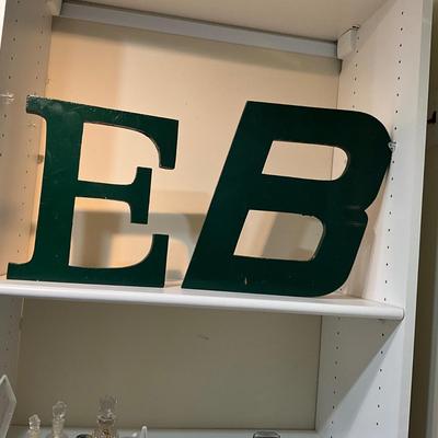 UBC1530 Large Wooden Letters "E” & “B”