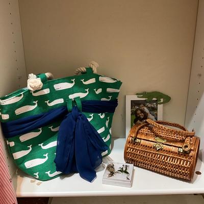 UBC1531 Lot of Mudpie Bag with Brooches, Alligator Frame