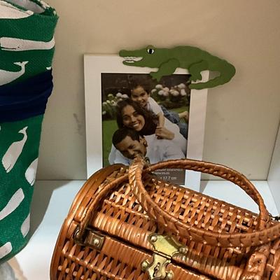 UBC1531 Lot of Mudpie Bag with Brooches, Alligator Frame