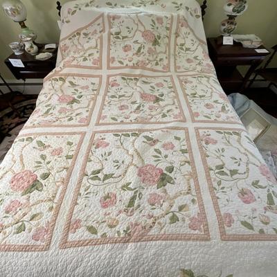 UBC1478 Vintage Matelasse Blanket and Floral Quilt Qn Bedding set