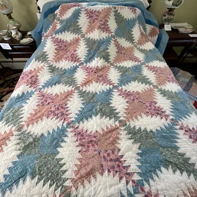 UBC1479 Vintage Star Blue and Pink Quilt