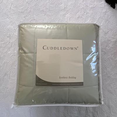 UBC1483 New in Package CUDDLEDOWN Full Throw Blanket