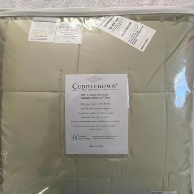 UBC1483 New in Package CUDDLEDOWN Full Throw Blanket