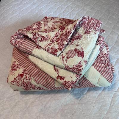 Full Size Quilt and 2 Shams