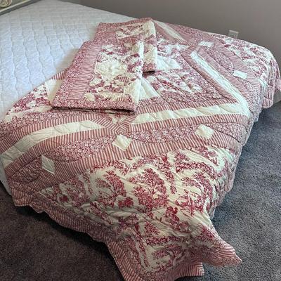Full Size Quilt and 2 Shams