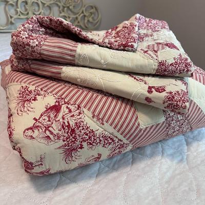 Full Size Quilt and 2 Shams