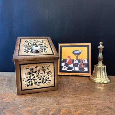 Miscellaneous Counter Decor (3)