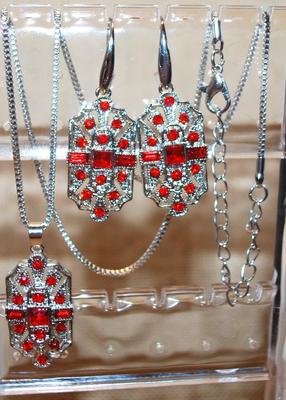 Red/Silver JEWELRY SET Includes Earrings (1½" x ¾") with Wire Hook & PENDANT (1½" x ¾") on a Silver Tone Necklace...