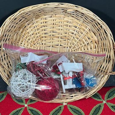 LOT 1B: Large Lot of Christmas Decor
