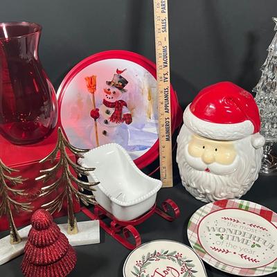 LOT 1B: Large Lot of Christmas Decor