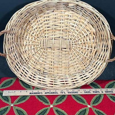 LOT 1B: Large Lot of Christmas Decor
