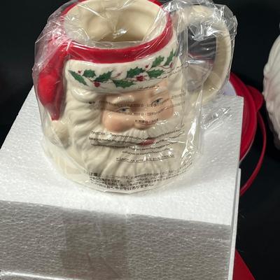 LOT 1B: Large Lot of Christmas Decor