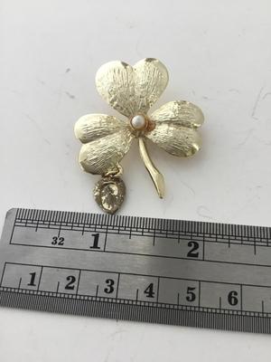 Gold tone shammerok pin vintage