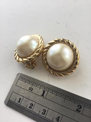 Gold tone round vintage clip on beautiful earrings
