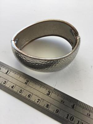Silver tone fashion bracelet