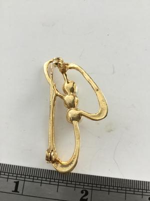 Unmarked vintage fashion pin