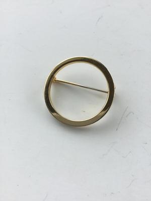 Vintage unmarked round fashion pin