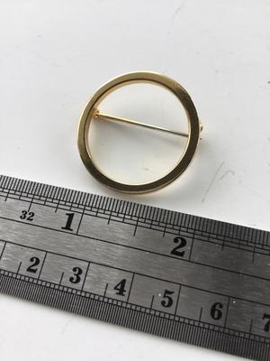 Vintage unmarked round fashion pin