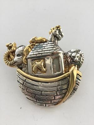 Unmarked vintage pin or necklace pendant