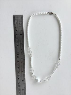 Beautiful unmarked white beaded fashion necklace