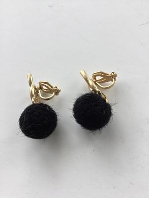 Unmarked Pom Pom clip on earrings vintage