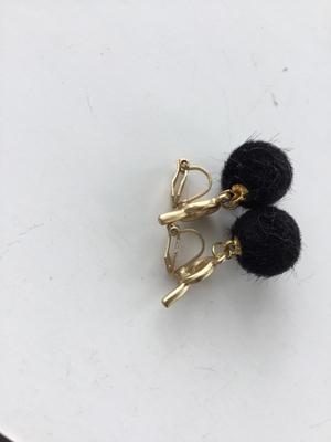 Unmarked Pom Pom clip on earrings vintage