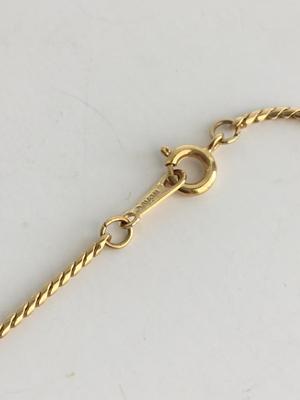 Gold tone Avon marked beautiful necklace