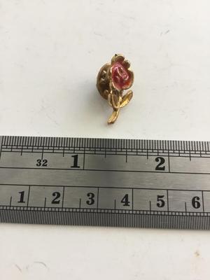 Gold tone vintage flower small push pin