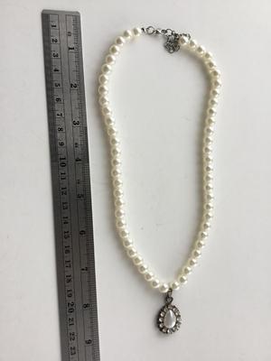 Beautiful faux pearl fashion necklace