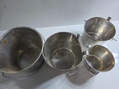 4 Stainless Steel Hanging Feed Buckets – Graduated Sizes