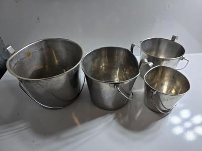 4 Stainless Steel Hanging Feed Buckets – Graduated Sizes
