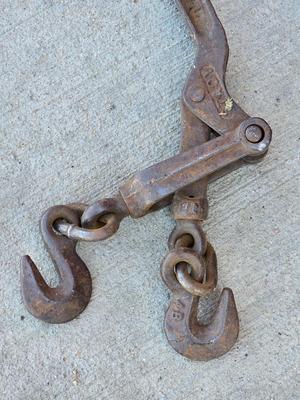 Heavy-Duty Lever Chain Binder with Hooks and Chain