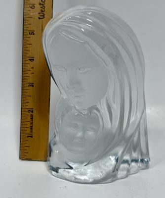 Dalzell Viking Frosted Art Glass Madonna and Child Paperweight Figurine