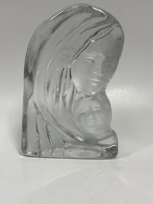 Dalzell Viking Frosted Art Glass Madonna and Child Paperweight Figurine