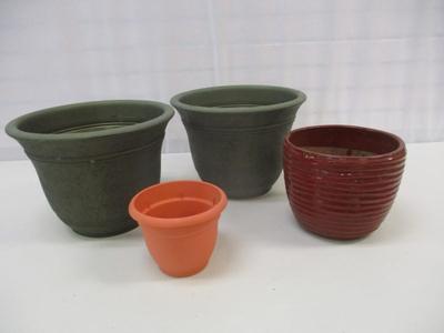 Plastic & Ceramic Flower Pots