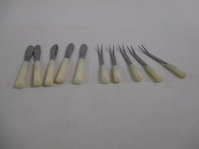 Appetizer Party Picks & Knives